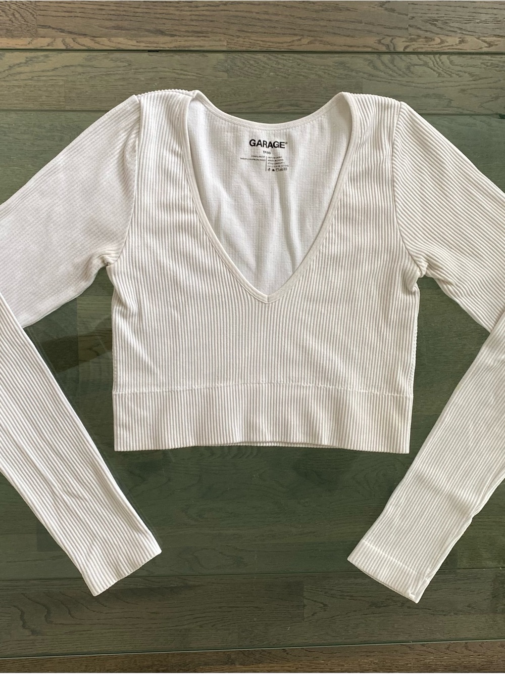 GARAGE Stella White Ribbed Seamless V-Neck Long Sleeve Crop Top – XS